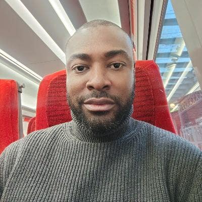 Professional Male seeks a double room Main Photo