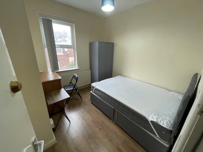 Double room available for rent in M14 Main Photo