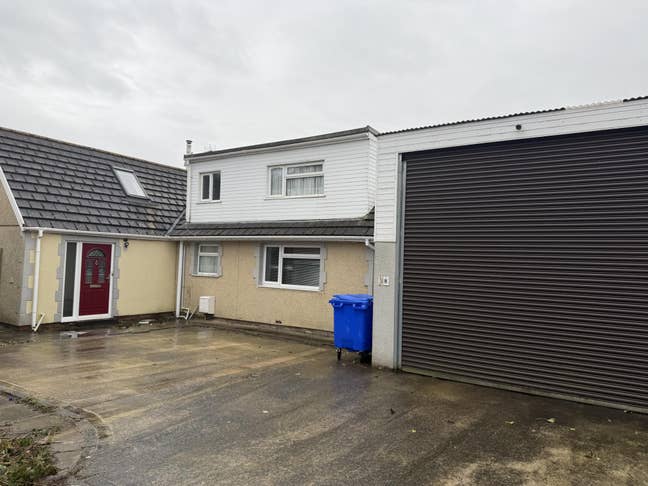 Double Room, Close to Hospital & Town Main Photo