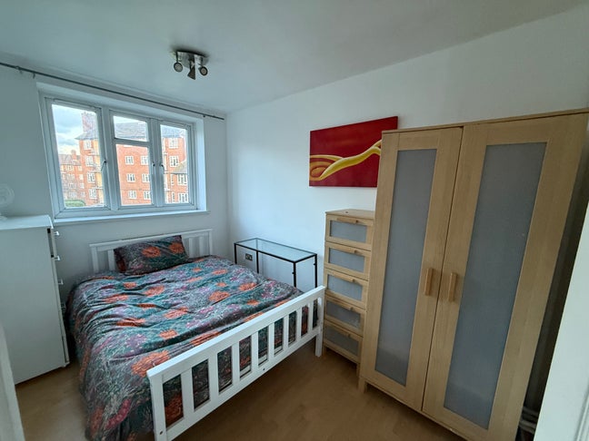 Lovely Double Bed Room With living room in Putney Main Photo