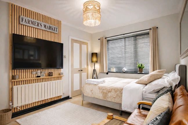 Luxury New Studio Flat with kichenette and ensuite Main Photo