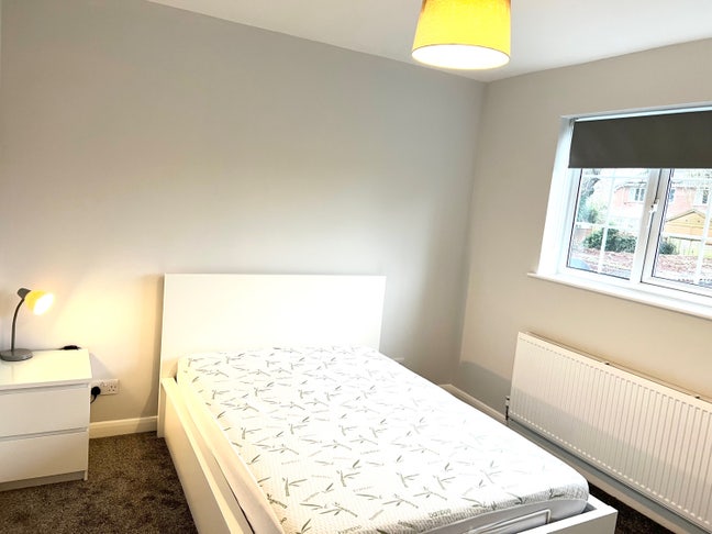 Large double bedroom in newly refurbished HMO Main Photo