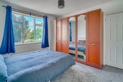 Large Rooms next to Romford Hospital Main Photo