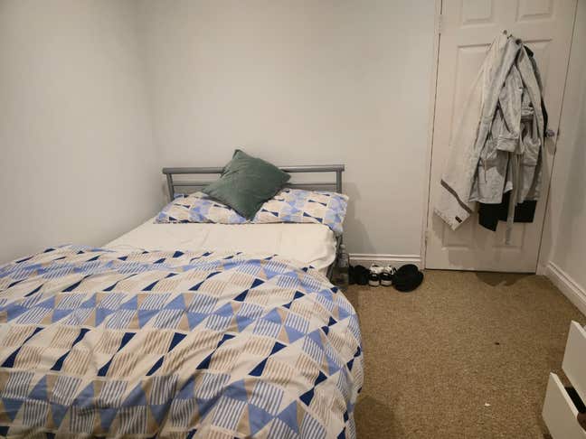 Double Bedroom Available in a 5-Bedroom Shared Hou Main Photo