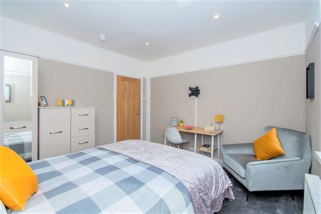 Premium Room Available in the Heart of Skegness Main Photo