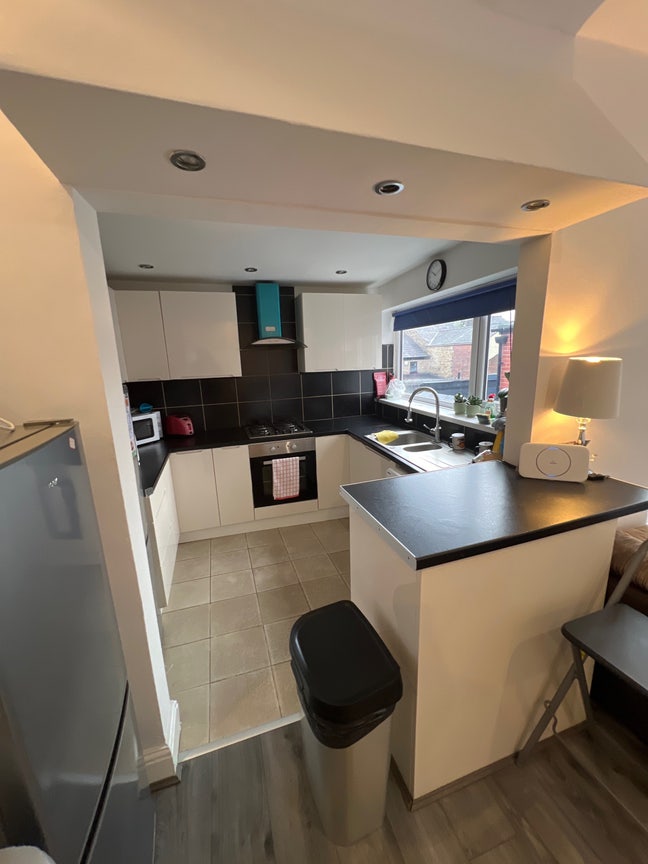 Room to rent  Main Photo