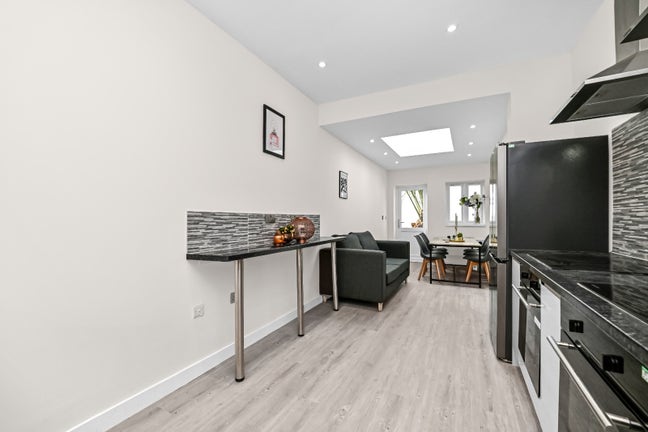 Last few double ensuite remaining from &pound;1050-&pound;1300 Main Photo