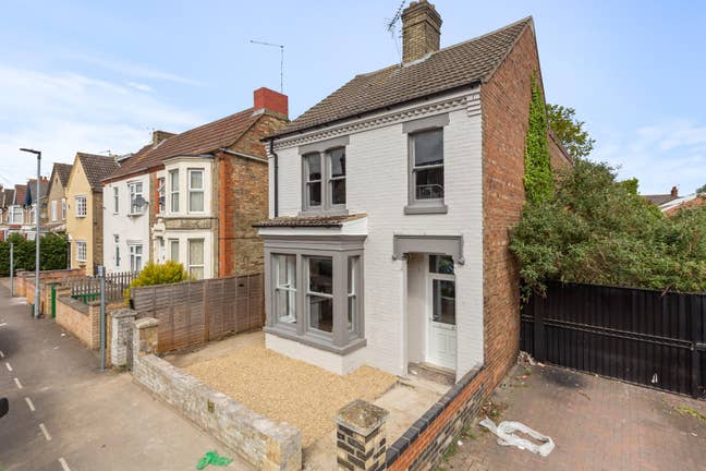 High Standard Shared House in Limetree Avenue Main Photo