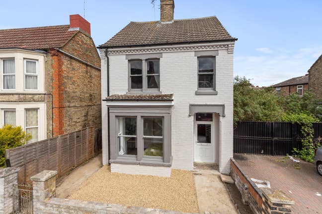 High Standard Shared House in Limetree Avenue Main Photo
