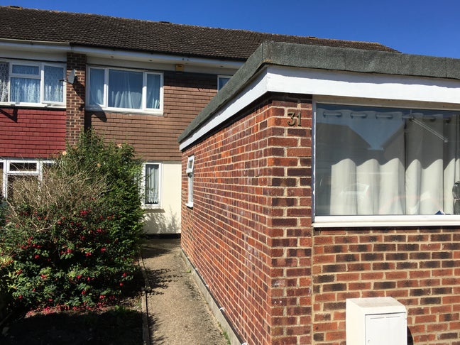 Large Double room in Student House in Epsom Main Photo