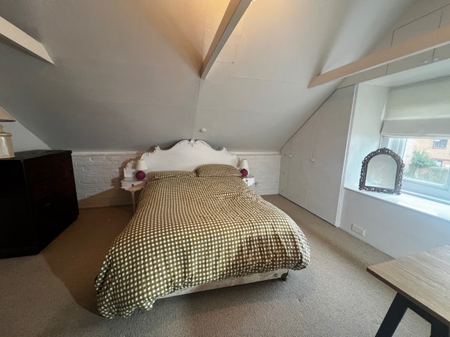 Female Housemate Please [Close to Station] Main Photo