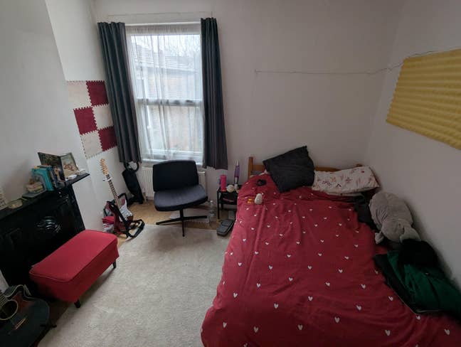 Spacious house in Tottenham Main Photo