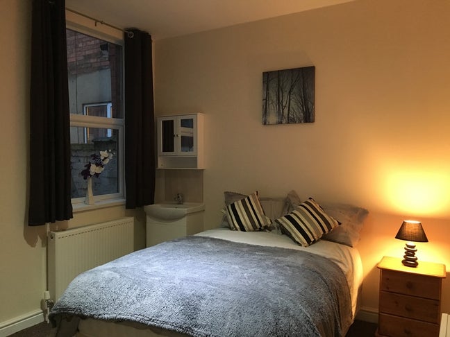 Perfect Location Newland Avenue Main Photo