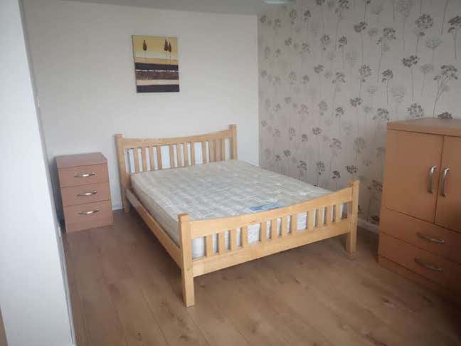 Double bedroom , centre of Newmarket Main Photo