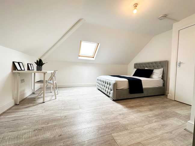 2 Amazing double room near 2 min away from jubilee Main Photo