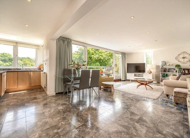 Short Let Room in Spacious Flat Main Photo