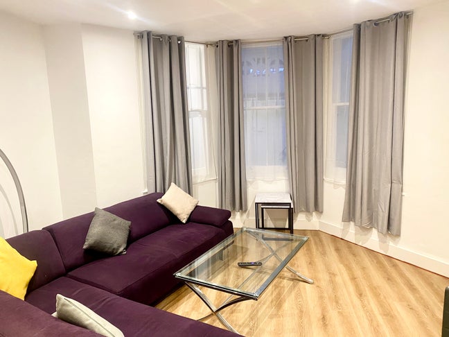 Lovely large 1 bed flat short or long term rental* Main Photo