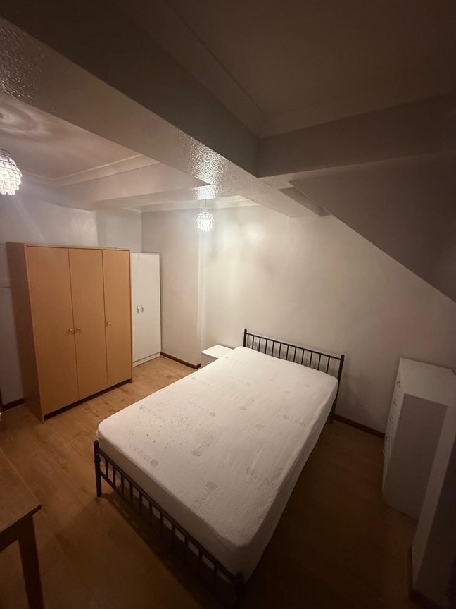 Double Room | &pound;760pcm | OX1 - Bills Included Main Photo