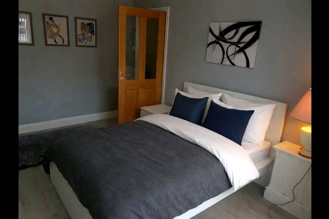 Brand New Modern En Suit Main Photo