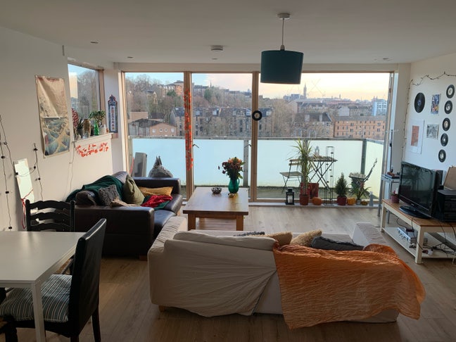 Room available in 3-bed Partick flat Main Photo