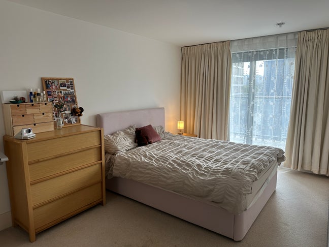 Modern 2-bedroom apartment close to Elizabeth line Main Photo