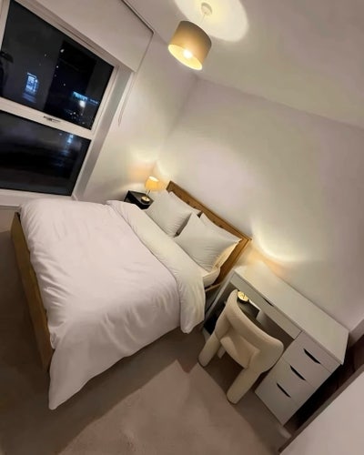 Large double room 7 mins from city Center  Main Photo