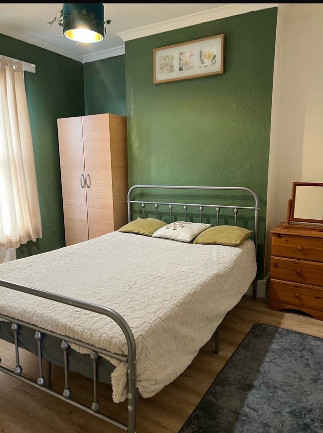 Double room for rent near seven kings station Main Photo