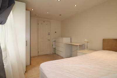 3 Bedroom/2 Bathroom Flat in Notting Hill Main Photo