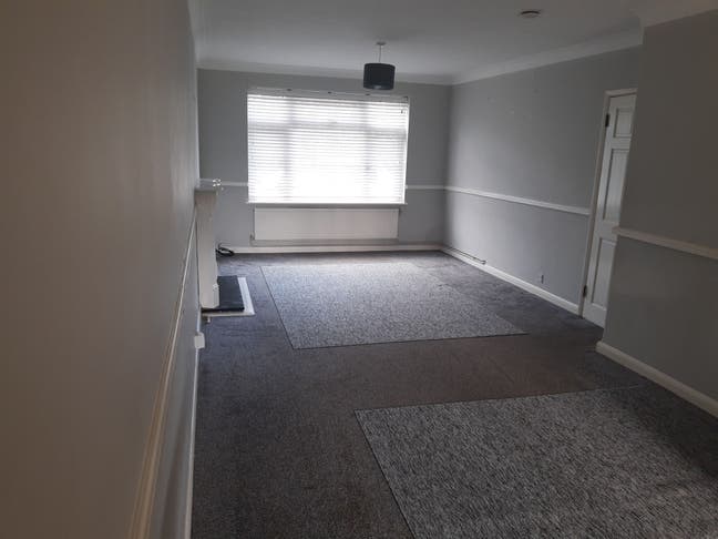 Single room in spacious detached house Main Photo