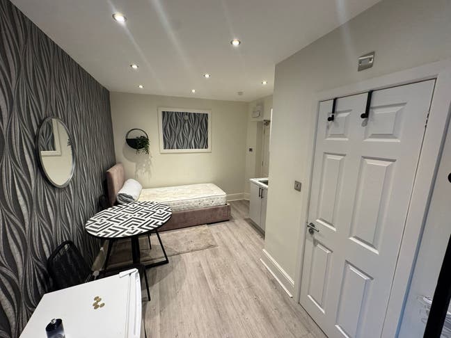 DSS-Studio Flat Available in Crystal Palace SE20 Main Photo