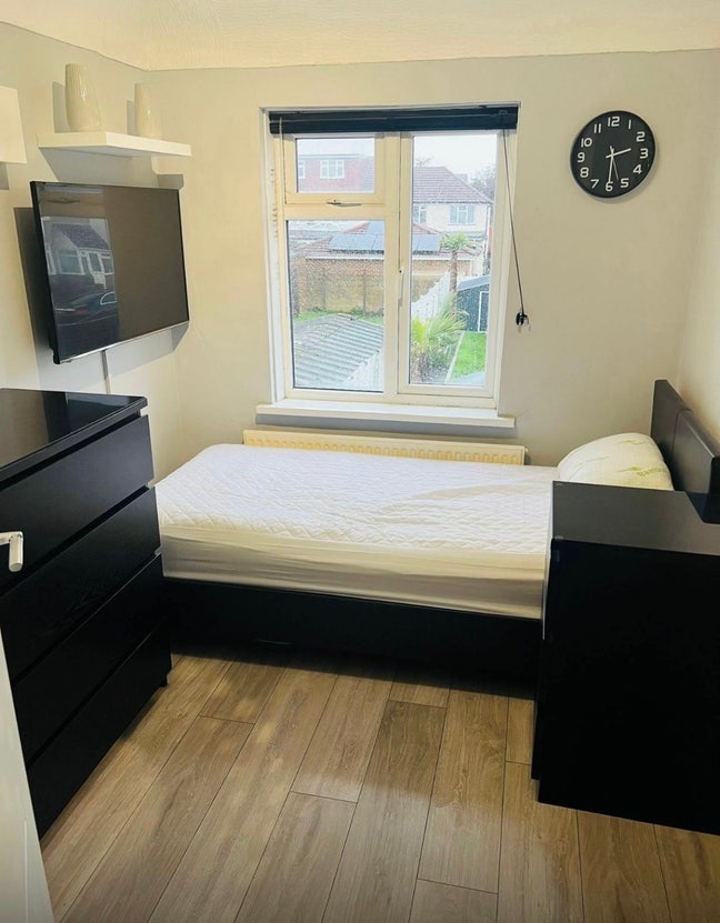 Single Room In Hounslow West TW4 Main Photo