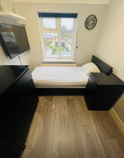 Single Room In Hounslow West TW4 Main Photo