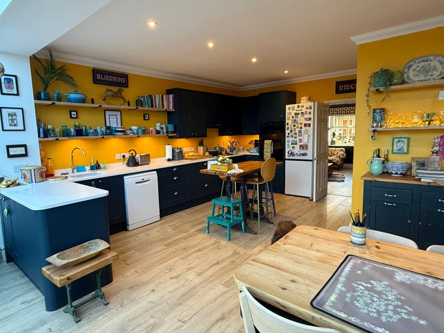 Huge Double Room Main Photo