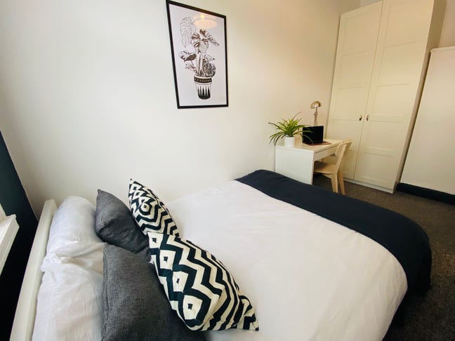 Stunning Student House, All Bills Included Main Photo