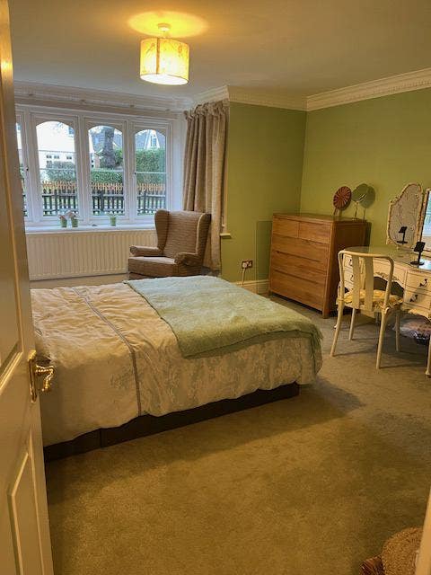 Large En-Suite Double Room  Main Photo