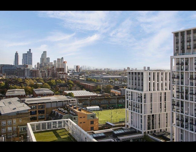 Stunning 12th Floor Flat Main Photo