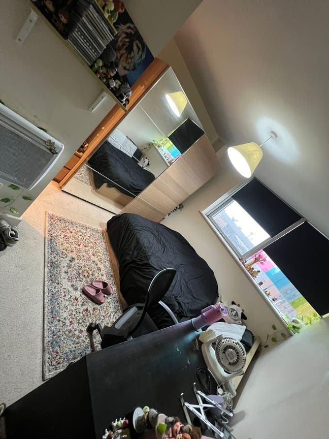 1 EN-SUITE room in Canary Wharf ( text me ASAP )  Main Photo