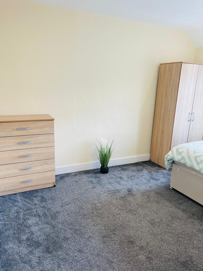 Double room available- Hounslow Main Photo