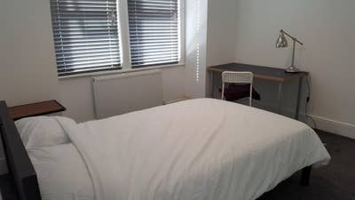 Ensuite Double - Central Poole   Main Photo