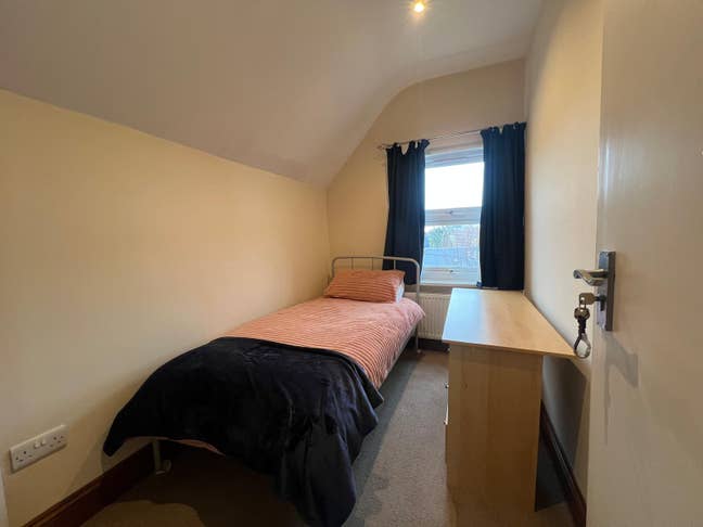 Robinson Road, London, SW17 Main Photo