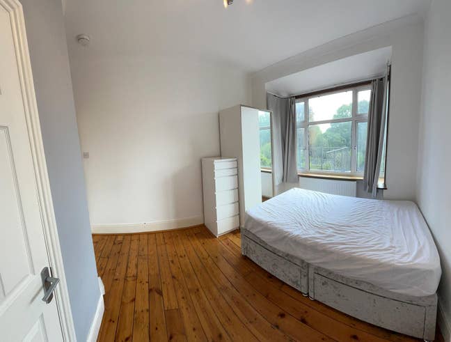 Modern rooms in Northfieds professional share Main Photo