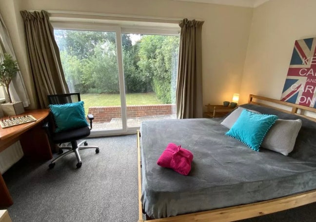 En-suite Room in shared house Guildford  Main Photo
