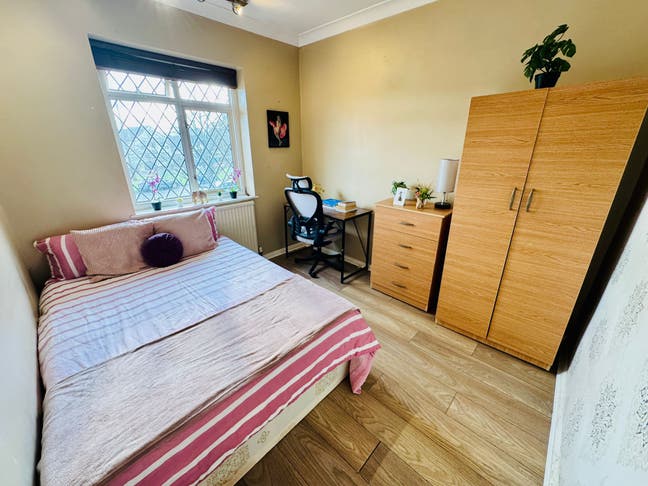 🌟 Bright Double Room in East Acton – Zone 2 🌟	 Main Photo