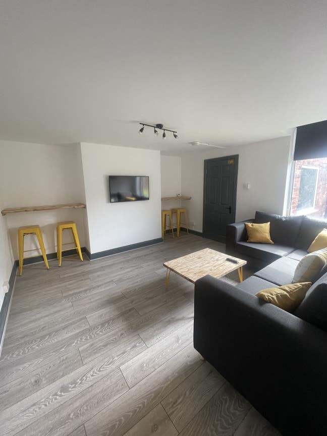 5 Bed Student Property - Springbank Rd- Sandyford Main Photo