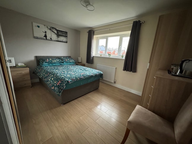 Double room available Mon - Fri  Main Photo