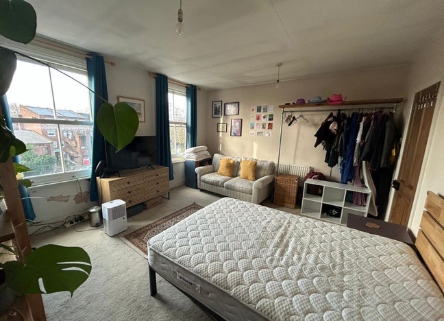 Large Double Room Gorgeous Townhouse Victoria Park Main Photo