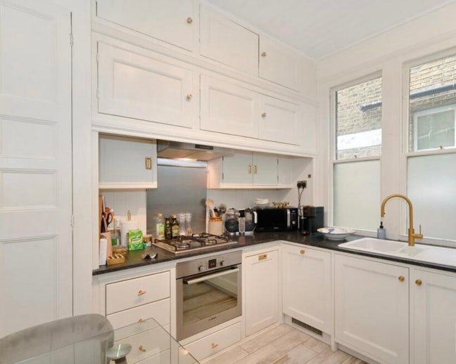 Looking for flat mate / couple also welcom Main Photo