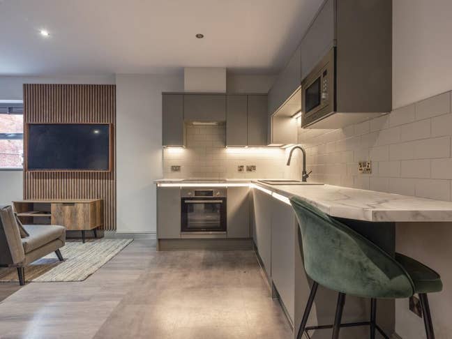 Spacious one bedroom studio apartment Main Photo