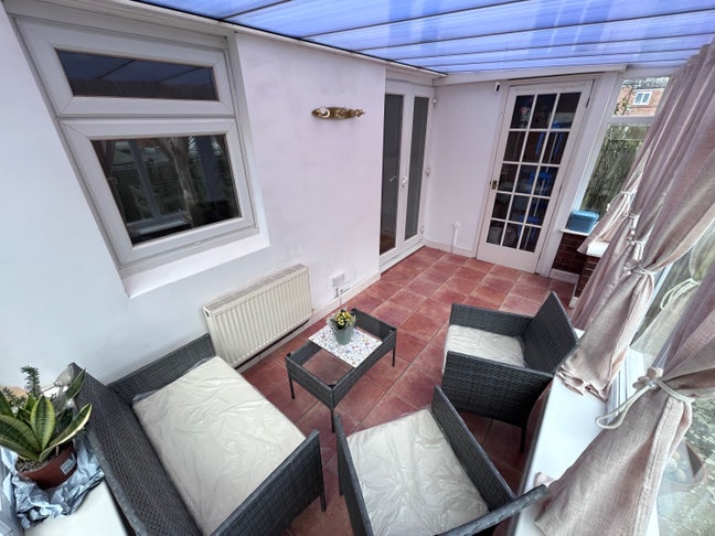 [Female Preferred] - Double Room for Rent Main Photo