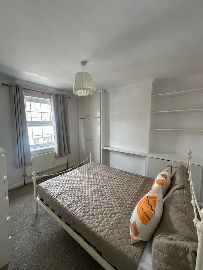 Room for Couples - Near Train and Town Main Photo